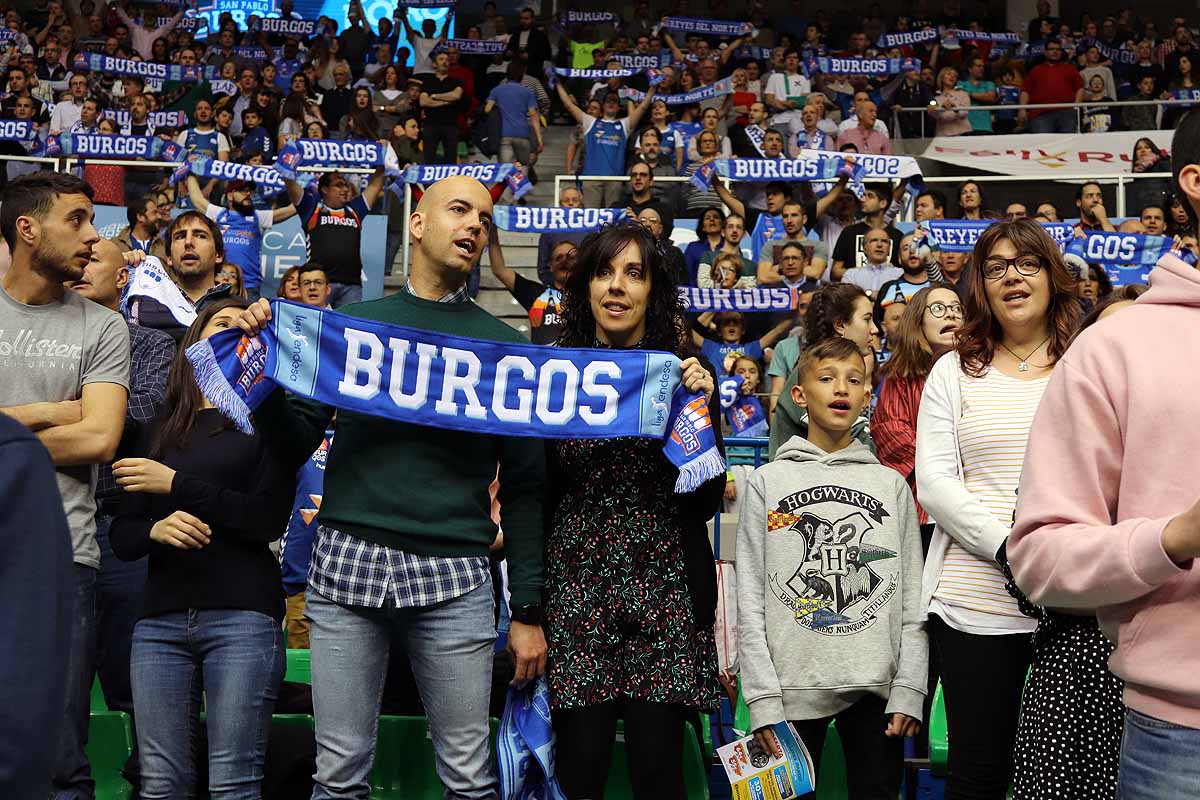 Fotos: Búscate entre el público del San Pablo Burgos-Monbus Obradoiro en en el Coliseum