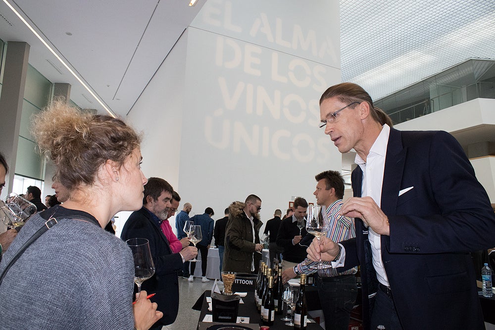 La quinta edición de 'El alma de los vinos únicos' se celebra en el Fórum Evolución de Burgos, con presencia de 124 bodegas, 72 de ellas extranjeras, y 1.500 asistentes