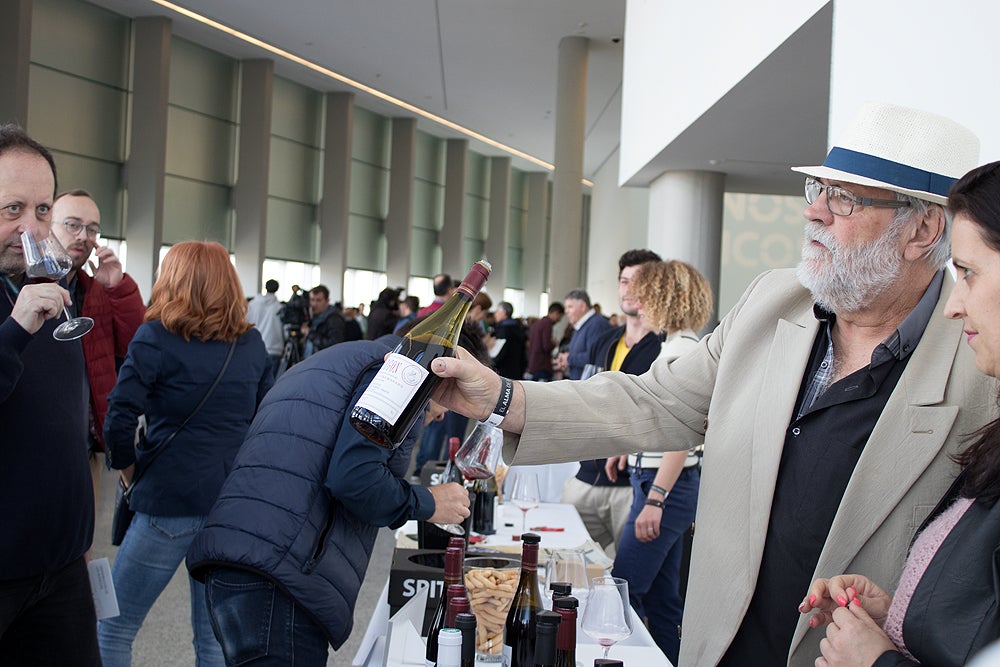 La quinta edición de 'El alma de los vinos únicos' se celebra en el Fórum Evolución de Burgos, con presencia de 124 bodegas, 72 de ellas extranjeras, y 1.500 asistentes