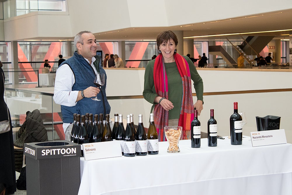 La quinta edición de 'El alma de los vinos únicos' se celebra en el Fórum Evolución de Burgos, con presencia de 124 bodegas, 72 de ellas extranjeras, y 1.500 asistentes