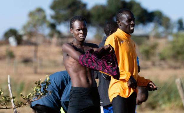 Imagen principal - Los centros de entrenamiento se cuentan por decenas en esta región de altas mesetas en el centro de Kenia. 