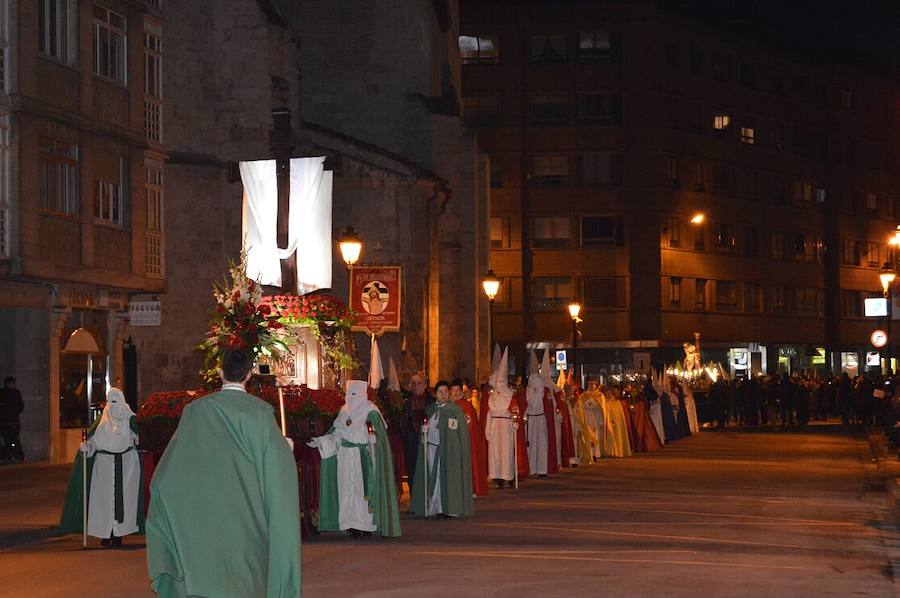 La Cofradía de Santo Columna, que está asociada al Círculo Católico de Obreros, conmemora esta Semana Santa los cincuenta años de una de sus dos tallas, el 'Santo Sudario', una obra elaborada por Fortunato Sotillo que destaca por su magnífica carroza esculpida en madera.