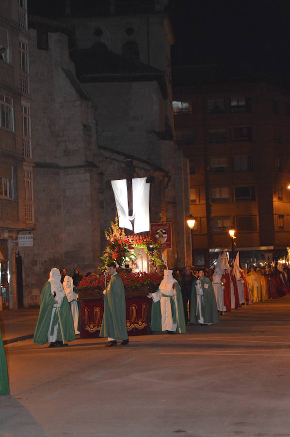 La Cofradía de Santo Columna, que está asociada al Círculo Católico de Obreros, conmemora esta Semana Santa los cincuenta años de una de sus dos tallas, el 'Santo Sudario', una obra elaborada por Fortunato Sotillo que destaca por su magnífica carroza esculpida en madera.