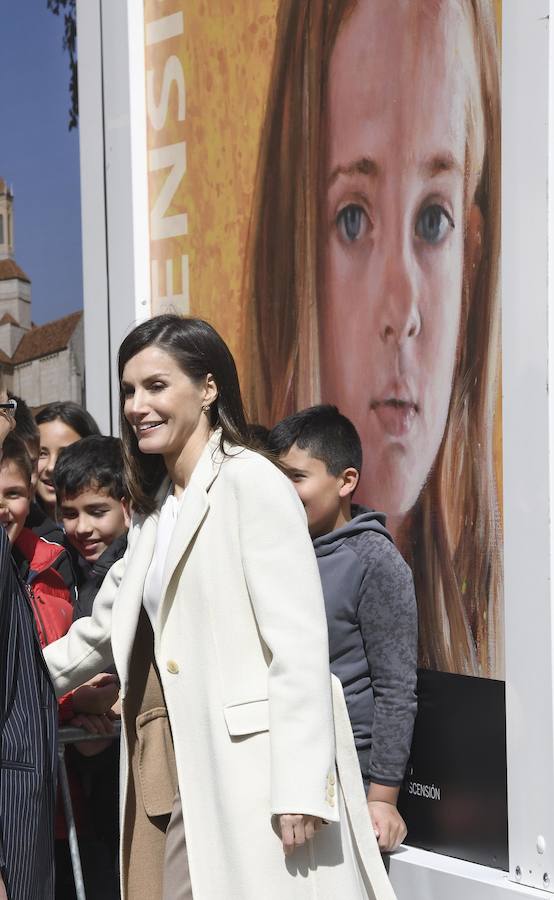 'Angeli' ya está en marcha en Lerma. La Reina Doña Letizia ha inaugurado esta mañana la XXIV exposición de Las Edades del Hombre, 'Angeli', un referente nacional e internacional y uno de los proyectos culturales, patrimoniales y turísticos más emblemáticos de la Comunidad. En esta ocasión, la exposición se acerca a la Villa Ducal, catalogada como uno de los pueblos más bonitos de España, y convertirá a la comarca del Arlanza en un referente cultural y turístico internacional.