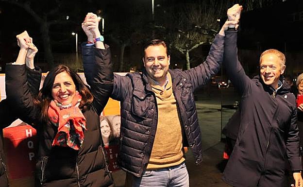 Esther Peña, candidata al Congreso; Daniel de la Rosa, candidato a la Alcaldía de Burgos; y Ander Gil, candidato al Senado. 
