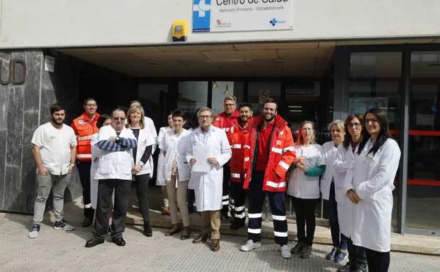 Concentración 'por una Atención Primaria de Calidad' ante el centro de salud de Peñafiel. 