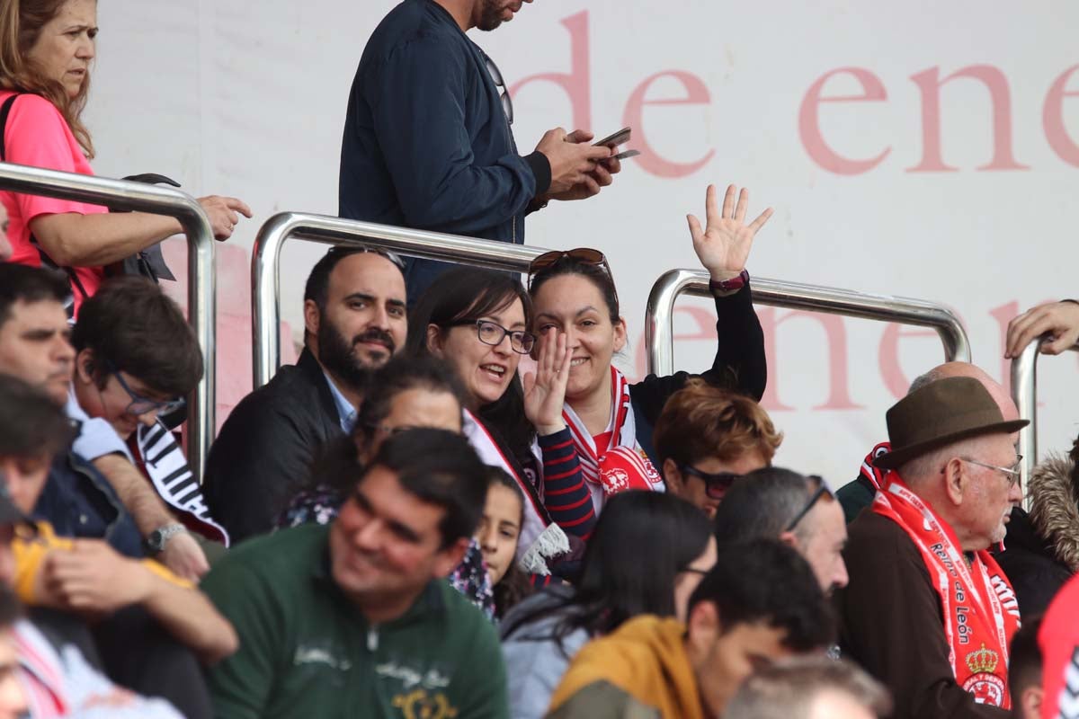 Cientos de aficionados se vuelven a dar cita en El Plantñio paran disfrutar del encuentro entre el Burgos CF y la Cultural Leonesa.