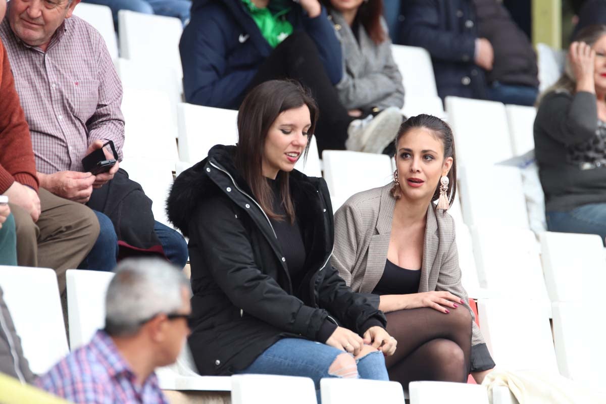 Cientos de aficionados se vuelven a dar cita en El Plantñio paran disfrutar del encuentro entre el Burgos CF y la Cultural Leonesa.