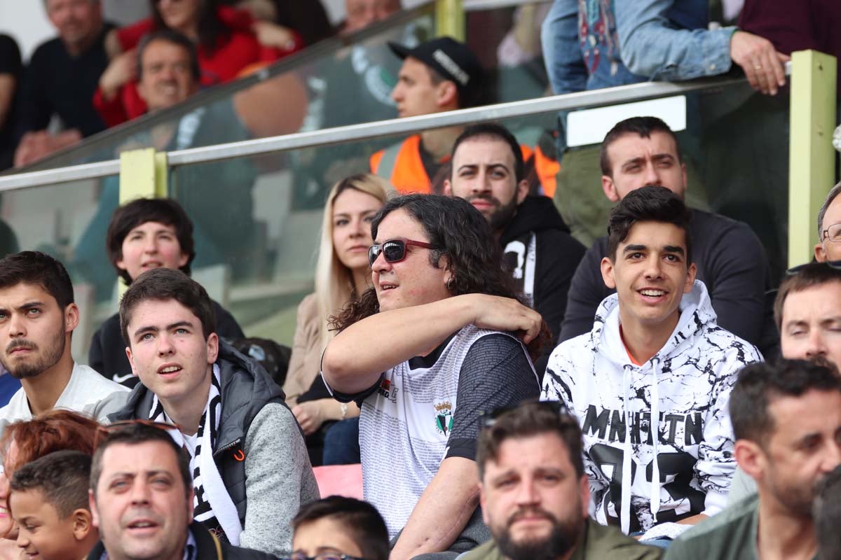 Cientos de aficionados se vuelven a dar cita en El Plantñio paran disfrutar del encuentro entre el Burgos CF y la Cultural Leonesa.