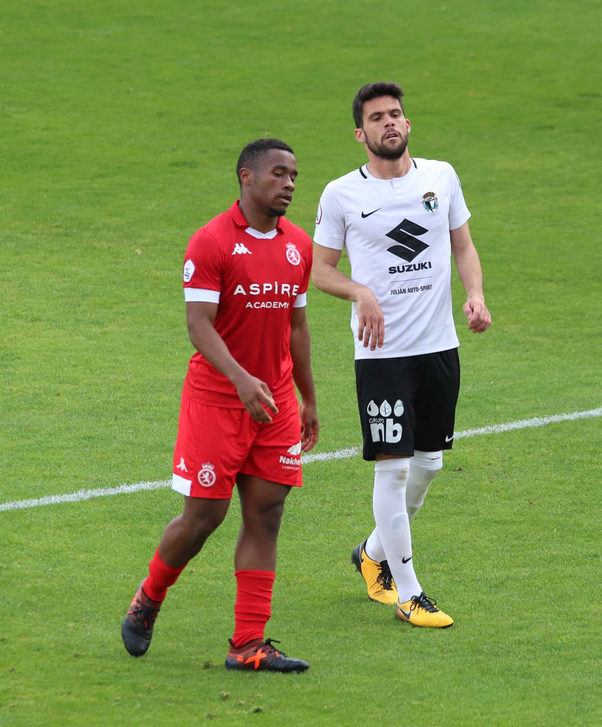 Una selección de las mejores imagenes del partido entre el Burgos CF y la Cultural Leonesa disputado en El Plantío.