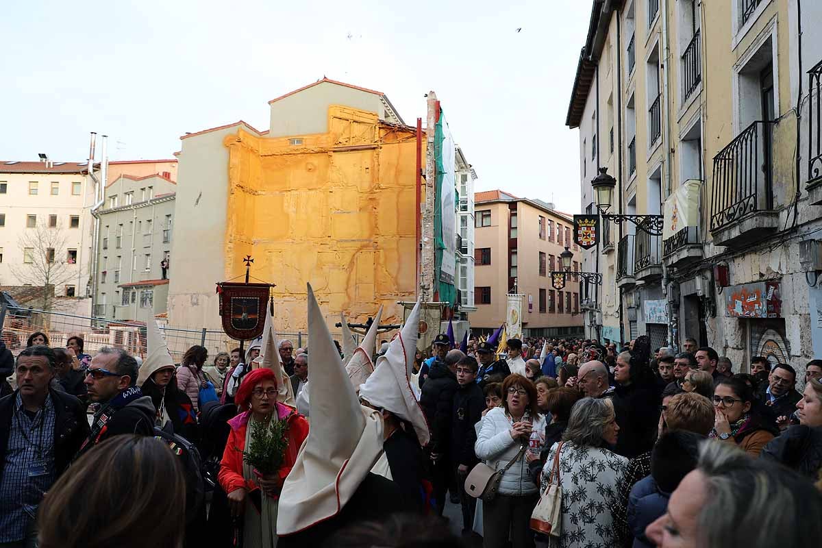 Fotos: Dolor con la caída y rotura de la imagen del Santísimo Cristo de Burgos