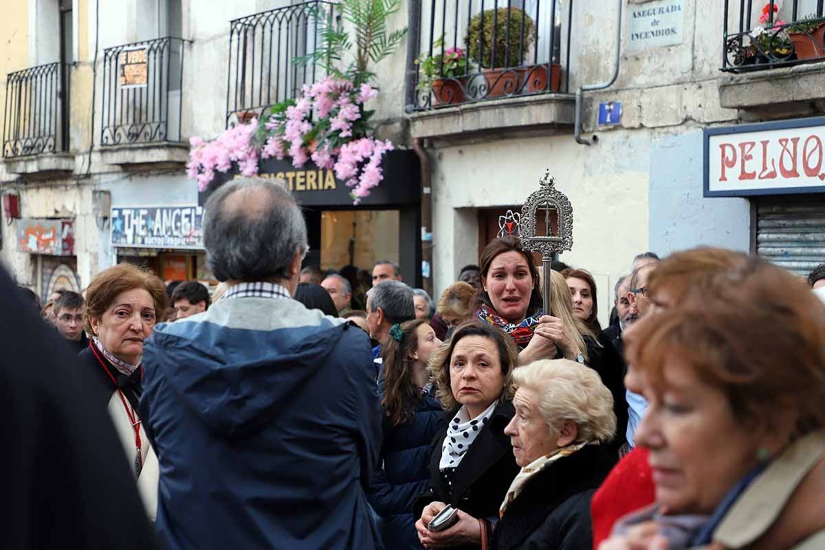 Fotos: Dolor con la caída y rotura de la imagen del Santísimo Cristo de Burgos