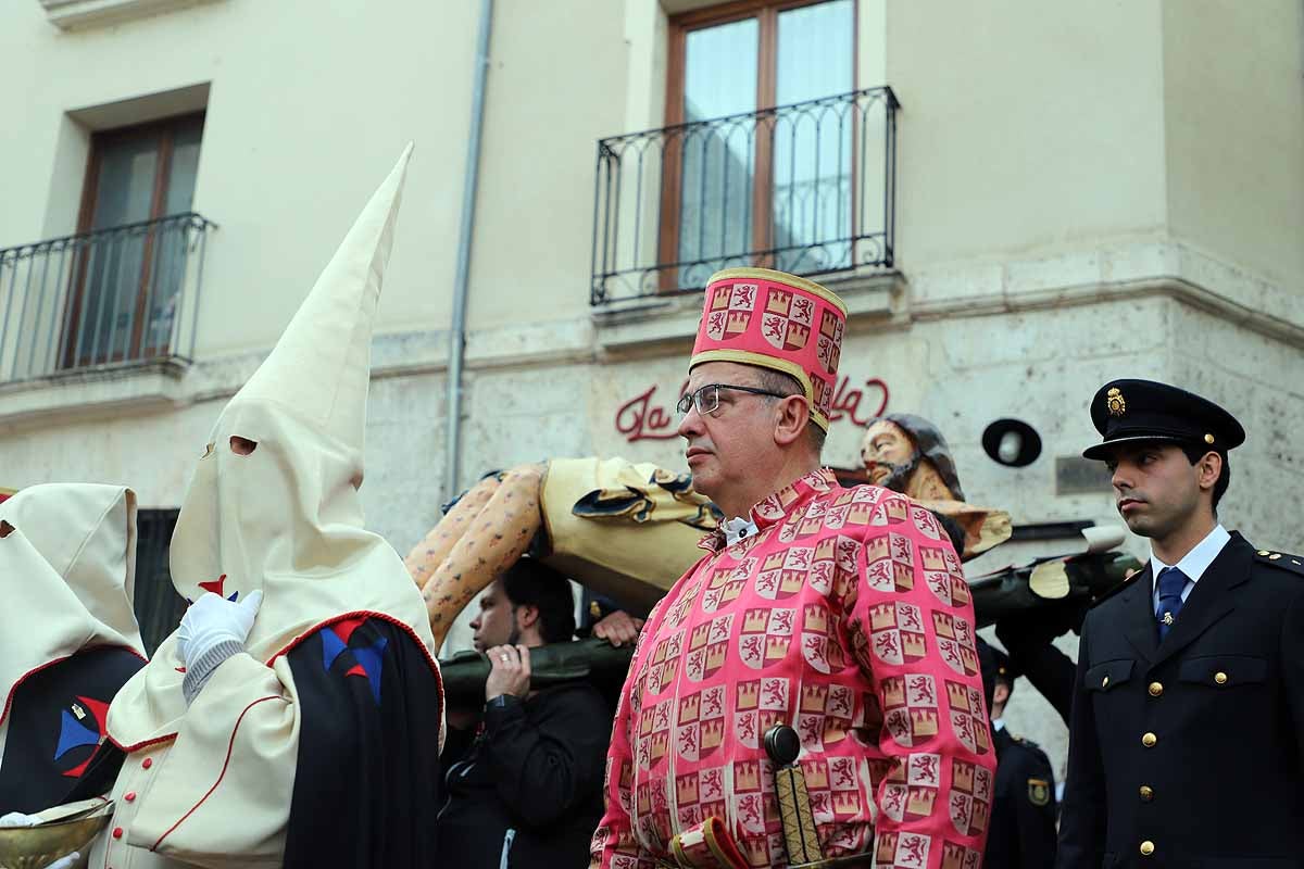 Fotos: Dolor con la caída y rotura de la imagen del Santísimo Cristo de Burgos