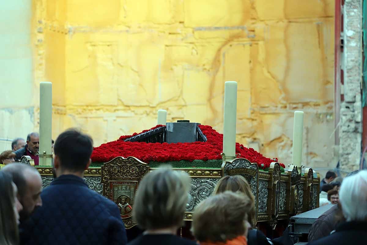 Fotos: Dolor con la caída y rotura de la imagen del Santísimo Cristo de Burgos