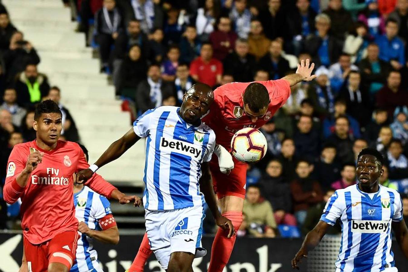 Butarque vivió una noche de emociones con la visita del Real Madrid, que jugó su primer partido de esta Liga en lunes.