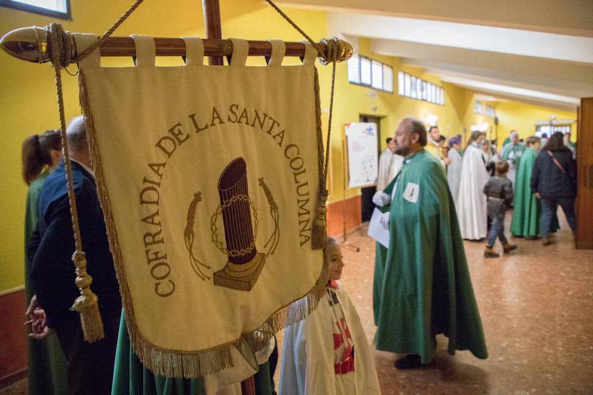 La lluvia impide a la cofradía de la Santa Columna y el Círculo Católico de Obreros llevar a cabo su primer viacrucis por el barrio de Vega.