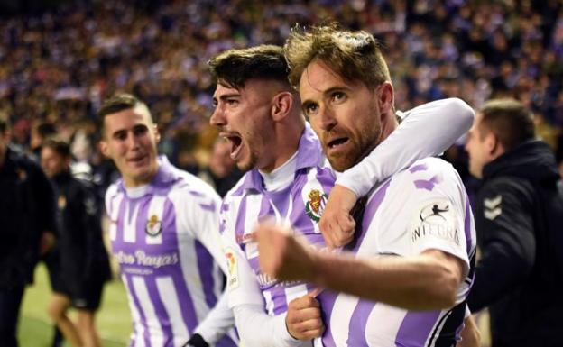 Miguel Alfonso Herrero «Míchel» (d) celebra el gol conseguido ante el Girona.