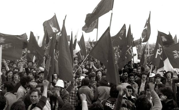 Asistentes a la campa de Villalar el 24 de abril de 1977. 