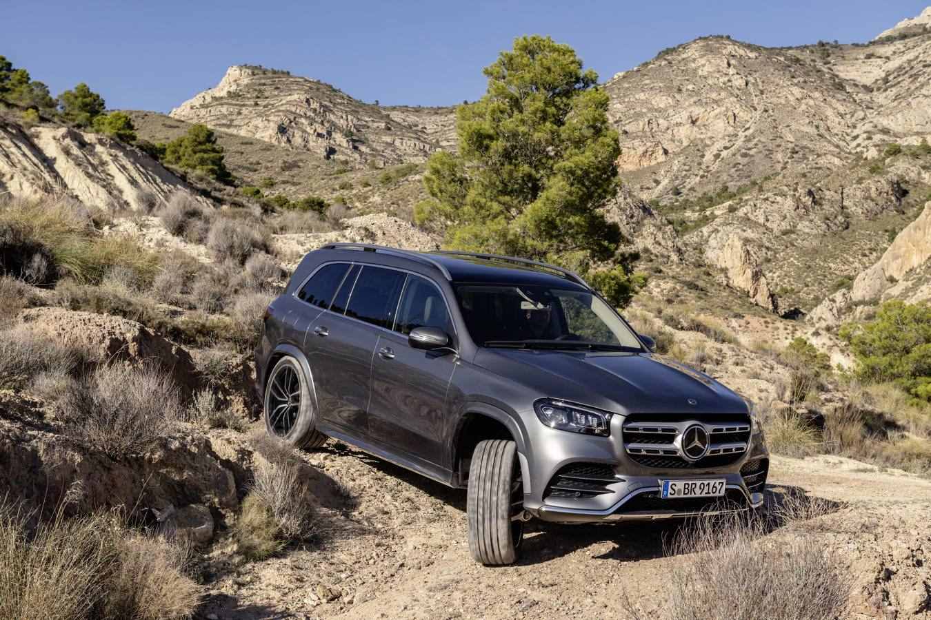 Se presenta estos días con ocasión del Salón de Nueva York pero no llegará a Europa hasta finales de año. Es el nuevo SUV de Mercedes, el GLS. Un modelo imponente con 5,20 metros de longitud.