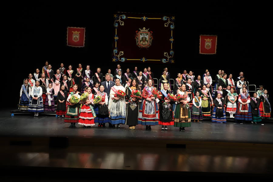 Burgos ya tiene corte real para las próximas fiestas de San Pedro y San Pablo. La reina mayor de los festejos será Alicia Santamaría González, de la Peña Chamarileros, y la reina infantil, Elena González Alonso, del grupo de danzas burgalesas Tierras del Cid.