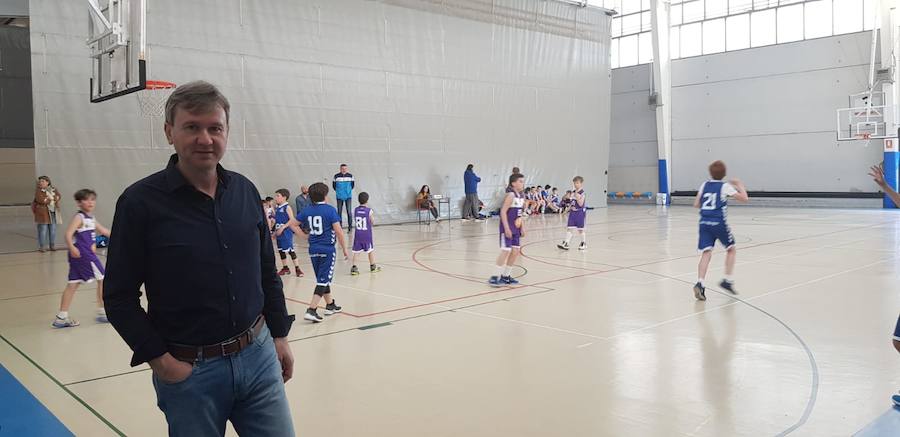 Javier Lacalle (PP) ha apoyado a su hijo Pablo en su partido de baloncesto con el San Pablo Burgos