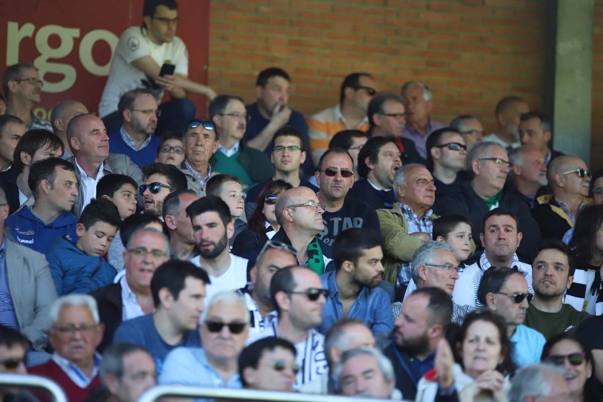 Más de 3.000 personas abarrotan las gradas de El Plantío para animar al Burgos CF