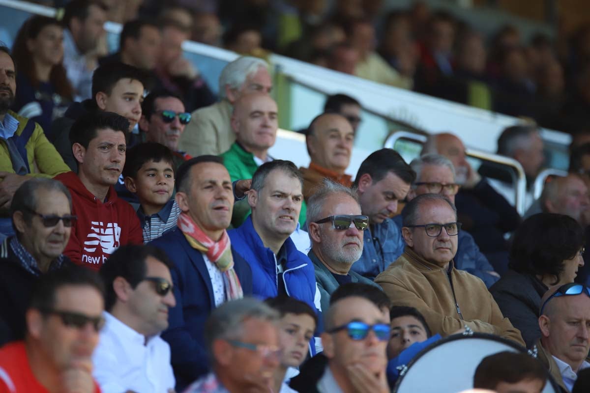 Más de 3.000 personas abarrotan las gradas de El Plantío para animar al Burgos CF