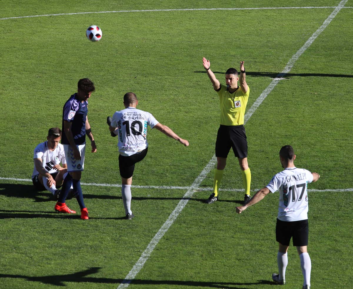 Una selección de las mejores imágenes del Burgos CF - real Valladolid B.