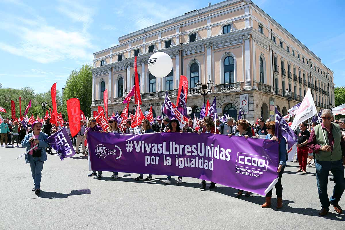 Más de un millar de personas se han manifestado en Burgos en la convocatoria realizada por CCOO y UGT | La prevención ante los accidentes laborales es una de las principales demandas