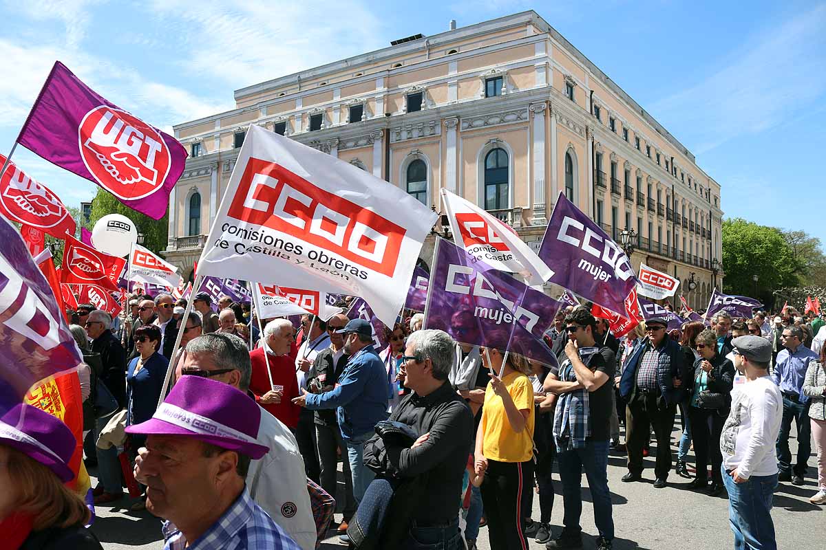 Más de un millar de personas se han manifestado en Burgos en la convocatoria realizada por CCOO y UGT | La prevención ante los accidentes laborales es una de las principales demandas