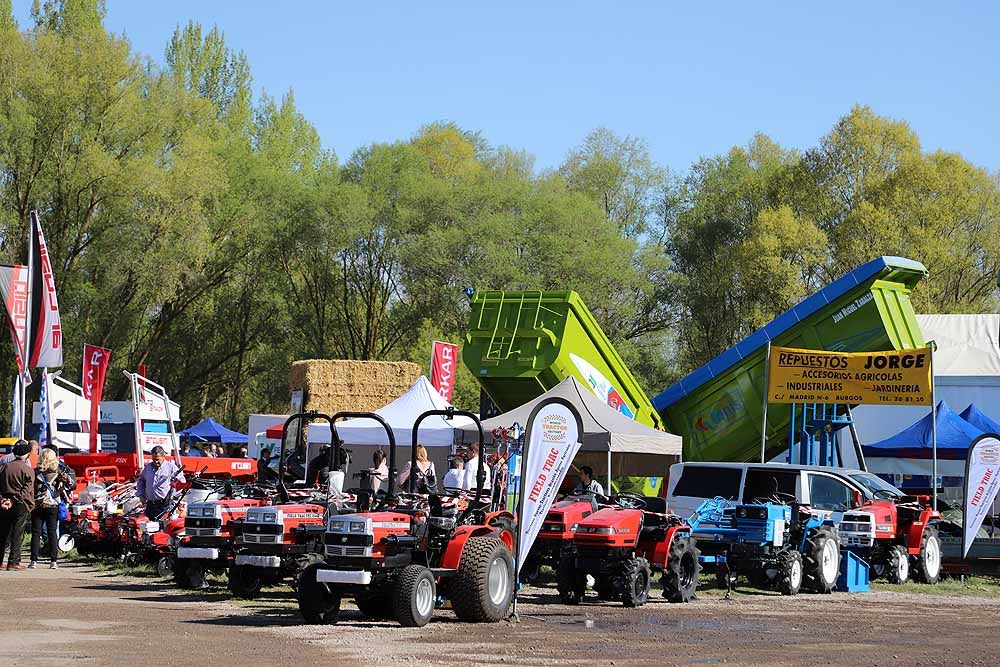 La Villa Ducal de Lerma vive, hasta el próximo 3 de mayo, su Feria de Maquinaria Agrícola con 175 expositores y un buen tiempo que ha llenado de visitantes el recinto ferial en su primera jornada