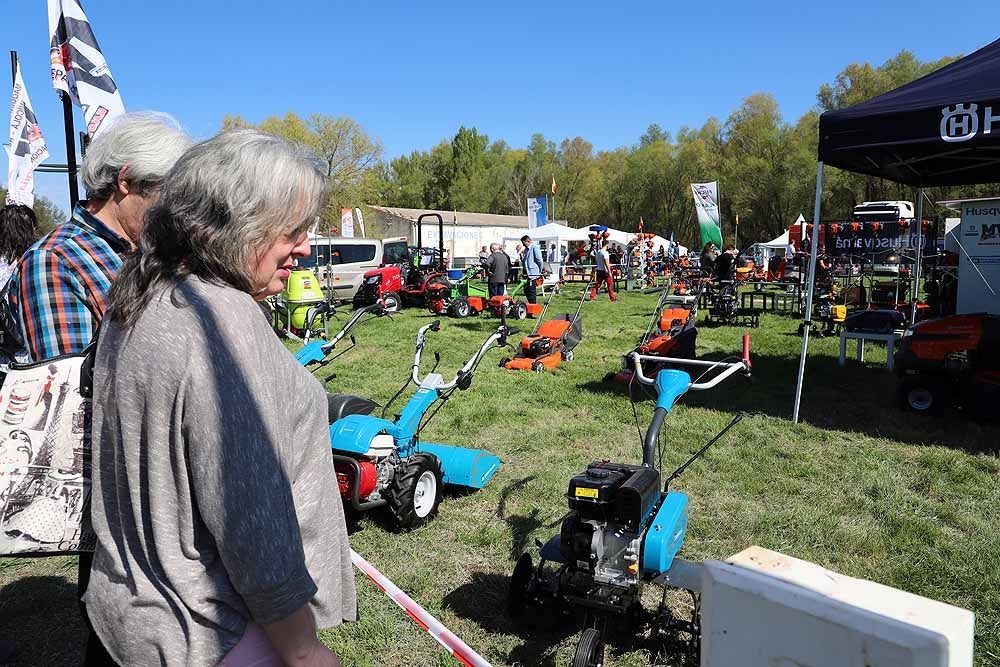 La Villa Ducal de Lerma vive, hasta el próximo 3 de mayo, su Feria de Maquinaria Agrícola con 175 expositores y un buen tiempo que ha llenado de visitantes el recinto ferial en su primera jornada