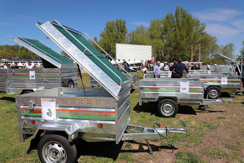 La Villa Ducal de Lerma vive, hasta el próximo 3 de mayo, su Feria de Maquinaria Agrícola con 175 expositores y un buen tiempo que ha llenado de visitantes el recinto ferial en su primera jornada