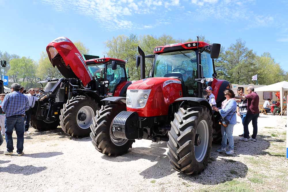 La Villa Ducal de Lerma vive, hasta el próximo 3 de mayo, su Feria de Maquinaria Agrícola con 175 expositores y un buen tiempo que ha llenado de visitantes el recinto ferial en su primera jornada