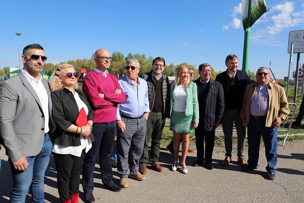 El presidente de la Junta, Juan Vicente Herrera, ha inaugurado la feria pero ha estado acompañado de políticos locales y provinciales, además de los candidatos a la Junta Alfonso Fernández Mañueco y Francisco Igea