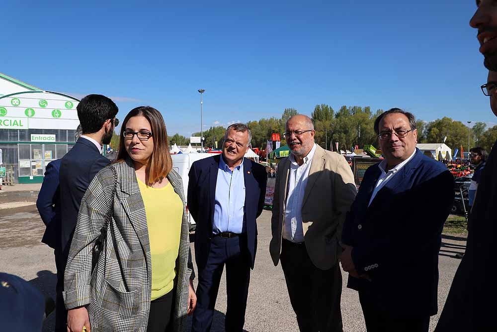 El presidente de la Junta, Juan Vicente Herrera, ha inaugurado la feria pero ha estado acompañado de políticos locales y provinciales, además de los candidatos a la Junta Alfonso Fernández Mañueco y Francisco Igea