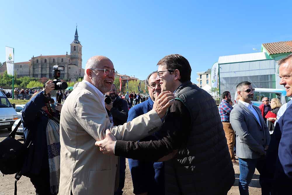 El presidente de la Junta, Juan Vicente Herrera, ha inaugurado la feria pero ha estado acompañado de políticos locales y provinciales, además de los candidatos a la Junta Alfonso Fernández Mañueco y Francisco Igea