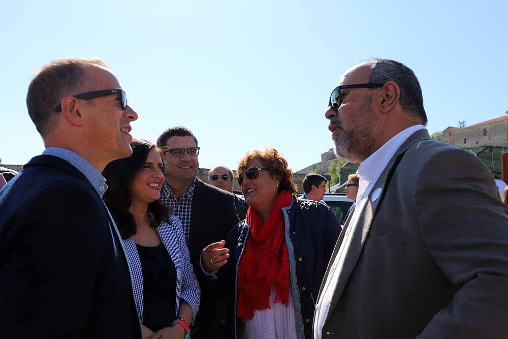 El presidente de la Junta, Juan Vicente Herrera, ha inaugurado la feria pero ha estado acompañado de políticos locales y provinciales, además de los candidatos a la Junta Alfonso Fernández Mañueco y Francisco Igea