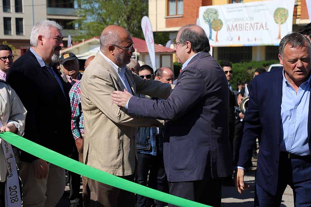 El presidente de la Junta, Juan Vicente Herrera, ha inaugurado la feria pero ha estado acompañado de políticos locales y provinciales, además de los candidatos a la Junta Alfonso Fernández Mañueco y Francisco Igea