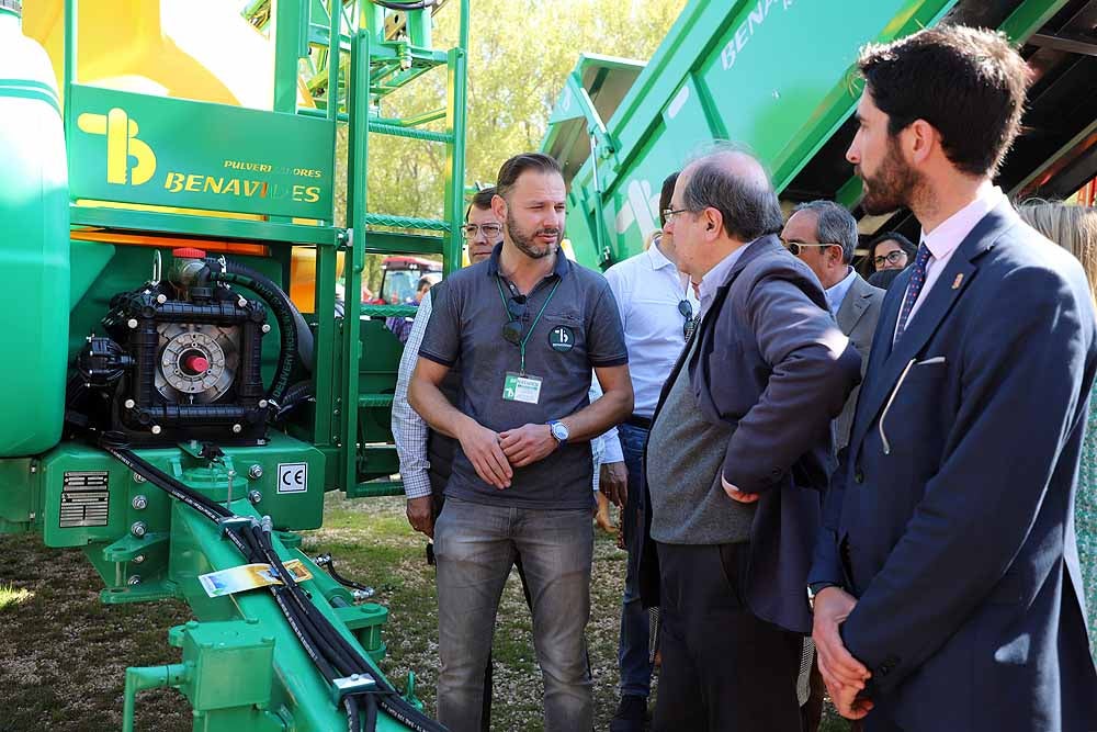 El presidente de la Junta, Juan Vicente Herrera, ha inaugurado la feria pero ha estado acompañado de políticos locales y provinciales, además de los candidatos a la Junta Alfonso Fernández Mañueco y Francisco Igea