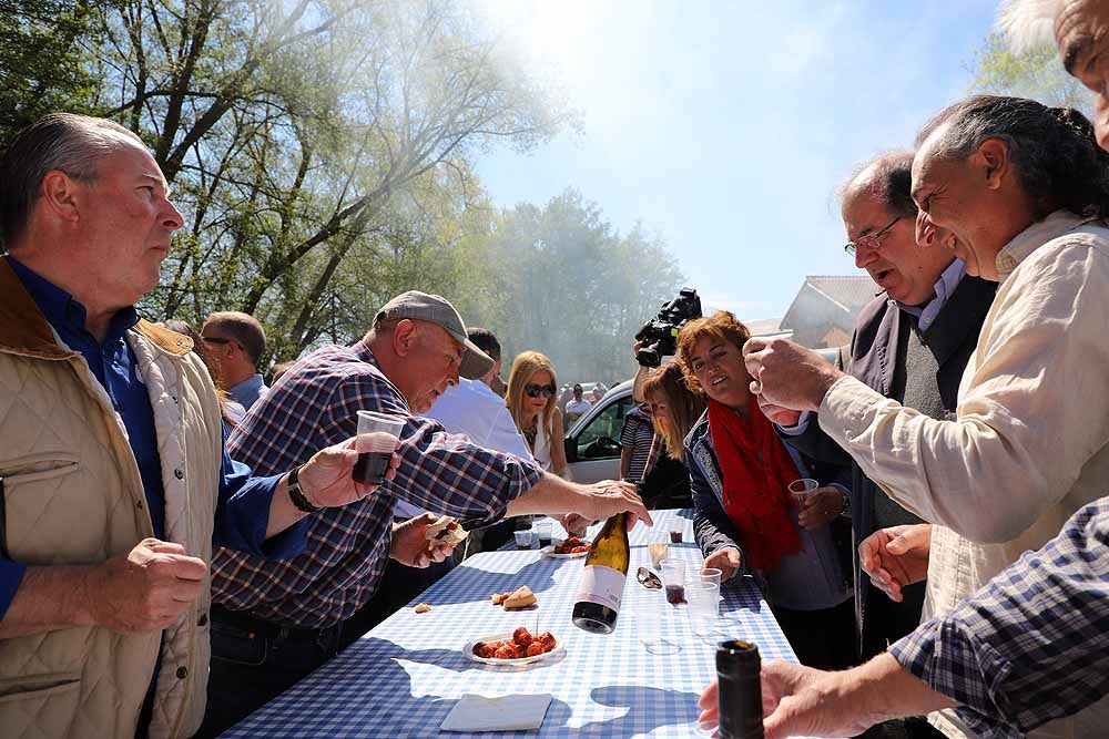 El presidente de la Junta, Juan Vicente Herrera, ha inaugurado la feria pero ha estado acompañado de políticos locales y provinciales, además de los candidatos a la Junta Alfonso Fernández Mañueco y Francisco Igea