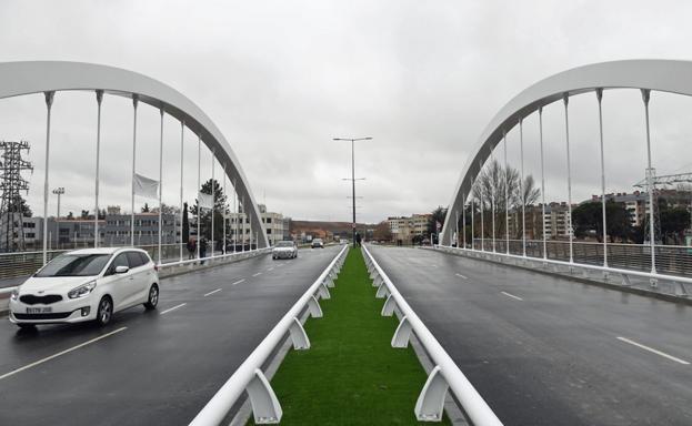 El puente de la Universidad ha permitido cerrar la Ronda Interior Norte. 