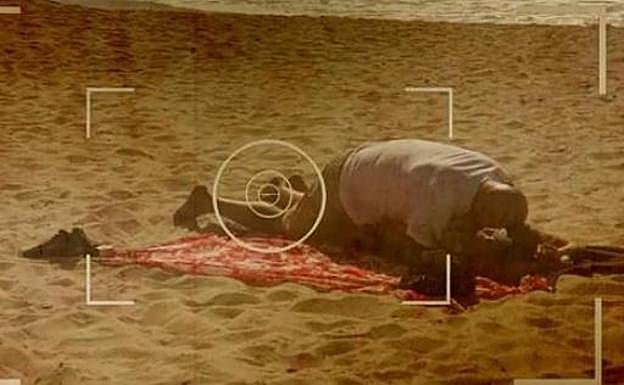 Las fotos más 'calientes' de Kiko Matamoros y su novia en la playa