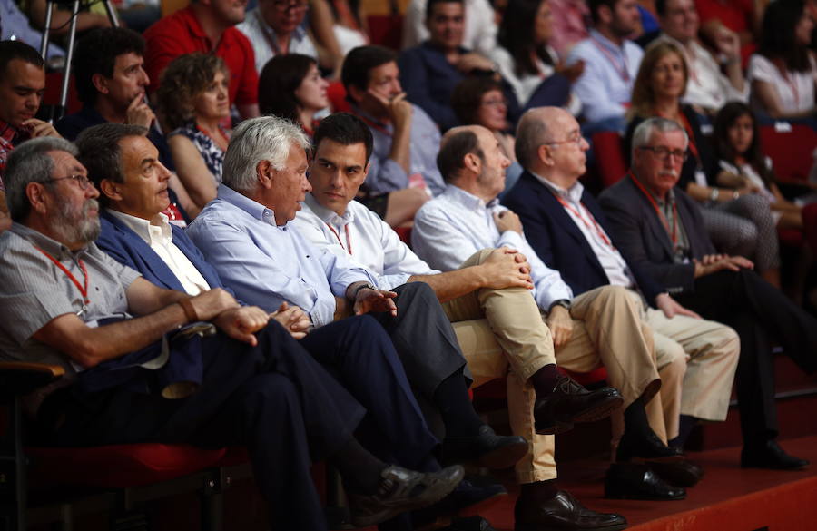 Los cinco líderes del PSOE desde 1974 hasta hoy, José Luis Rodríguez Zapatero, Felipe González, Pedro Sánchez, Alfredo Pérez Rubalcaba y Joaquín Almunia.
