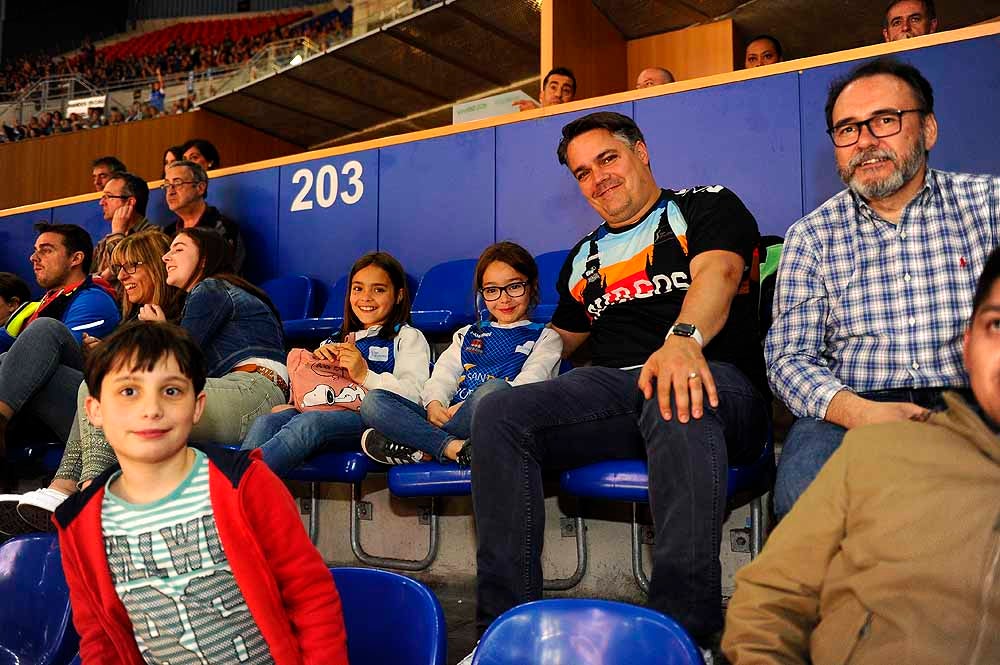 El San Pablo Burgos ha contado con mucha afición burgalesa en su encuentro ante el Baskonia en el Buesa Arena