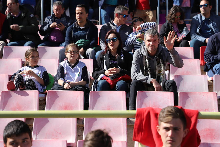 Fotos: La afición no ha parado de animar al Burgos CF en el partido de la salvación ante el Celta B