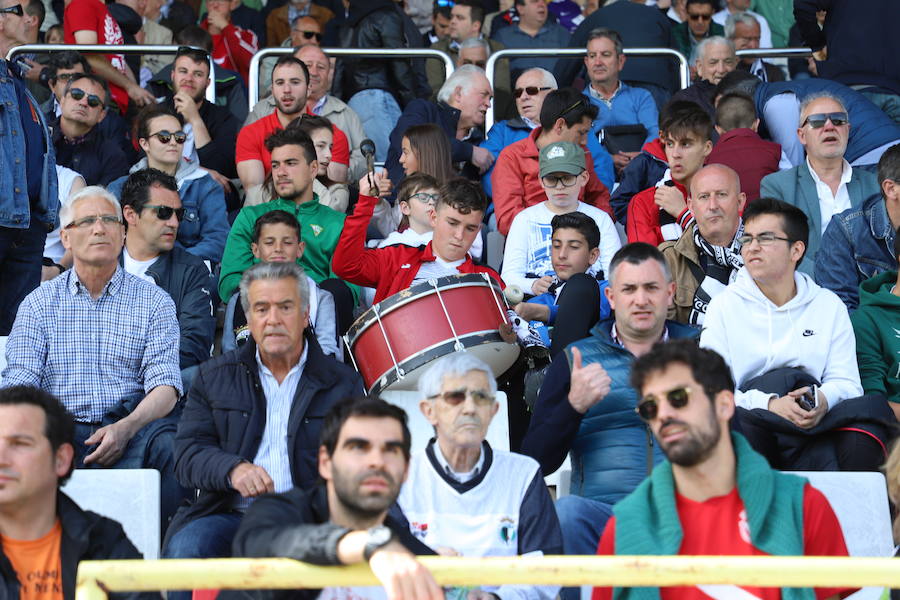 Fotos: La afición no ha parado de animar al Burgos CF en el partido de la salvación ante el Celta B