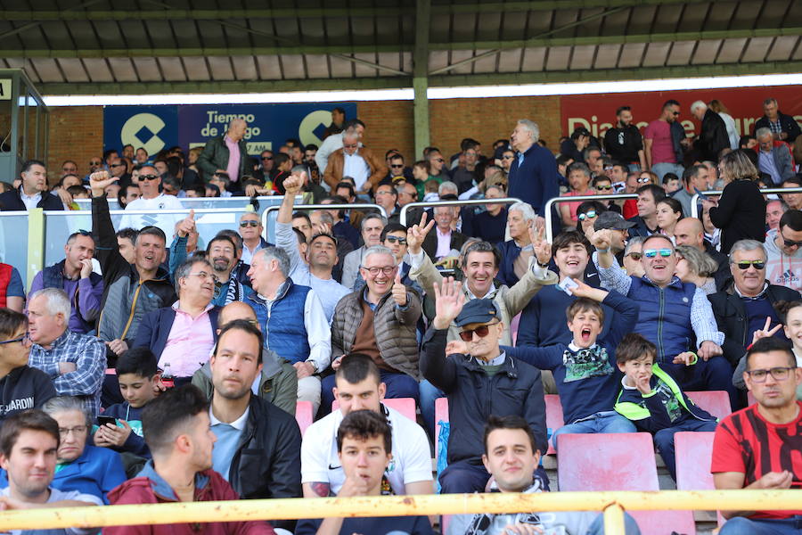 Fotos: La afición no ha parado de animar al Burgos CF en el partido de la salvación ante el Celta B