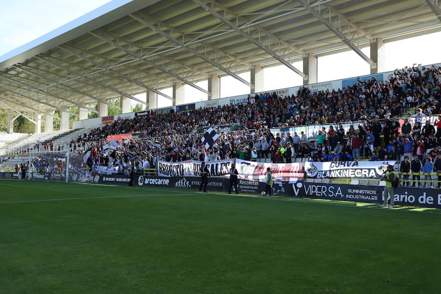 Fotos: La afición no ha parado de animar al Burgos CF en el partido de la salvación ante el Celta B