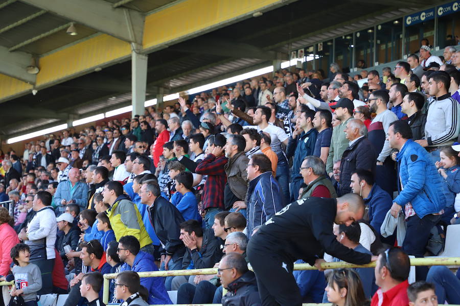 Fotos: La afición no ha parado de animar al Burgos CF en el partido de la salvación ante el Celta B